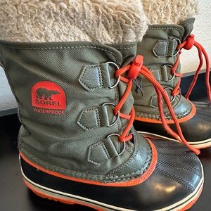 Sorel Kids Snow Boots - Olive and Black